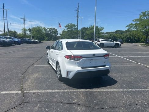 Used 2025 Toyota Corolla LE FWD image 3