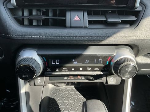 Used 2025 Toyota RAV4 XLE AWD/4WD image 22