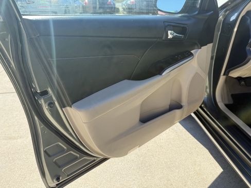 Used 2013 Toyota Camry XLE image 19