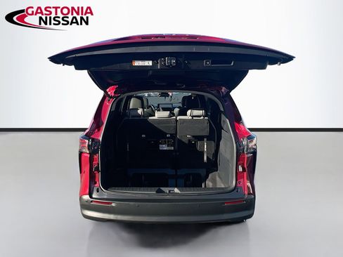 Used 2025 Toyota Sienna XLE image 36