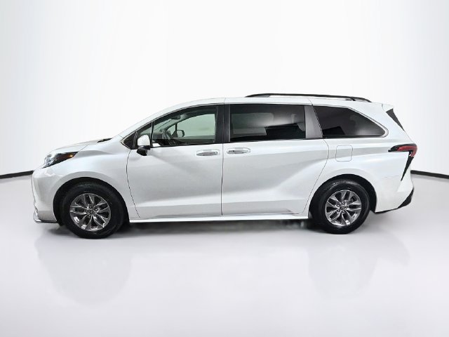 Used 2022 Toyota Sienna XLE w/ XLE Plus Package FWD image 5