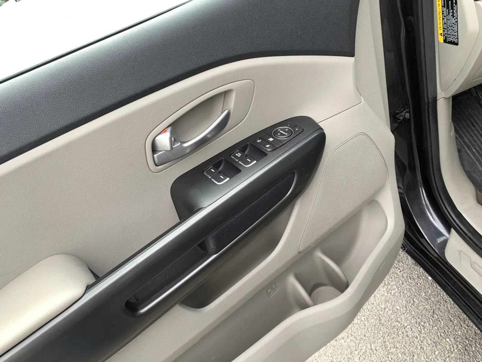 Used 2021 Kia Sedona LX FWD image 22