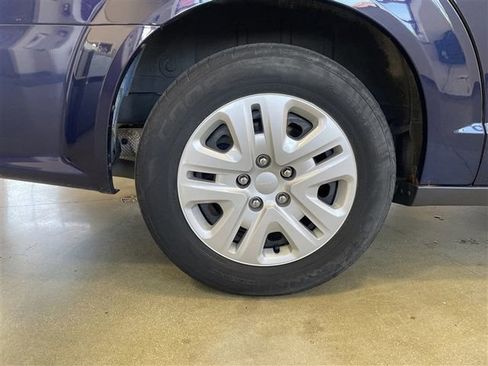 Used 2015 Dodge Grand Caravan American Value Package w/ UConnect Hands-Free Group FWD image 29