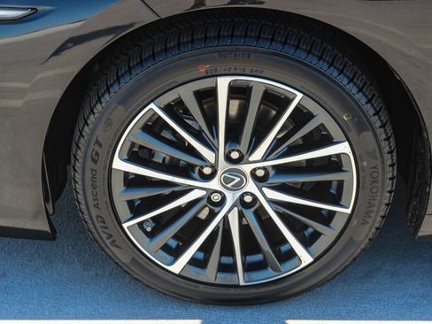 Certified 2024 Lexus ES 350 w/ Premium Package FWD image 11