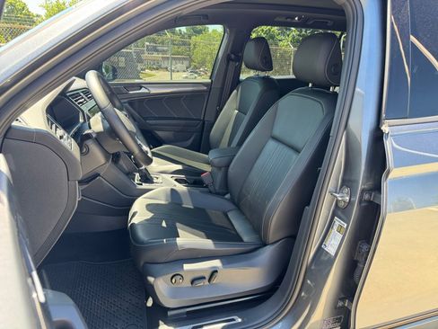 Certified 2023 Volkswagen Tiguan SE R-Line FWD image 34