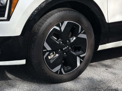 Used 2023 Kia Niro Wind w/ Wind Preserve Package image 7