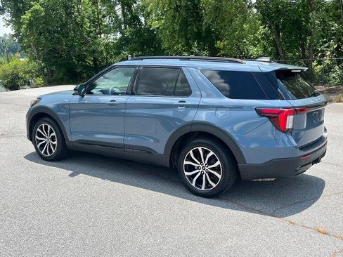 Certified 2025 Ford Explorer ST-Line w/ Premium Package RWD image 4