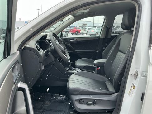 Certified 2022 Volkswagen Tiguan SE image 14