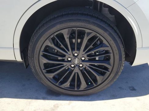 Certified 2025 Lincoln Corsair Reserve w/ Jet Appearance Package AWD/4WD image 13