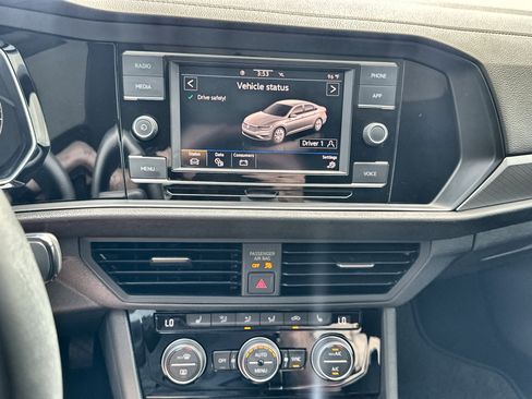 Used 2020 Volkswagen Jetta SE image 13