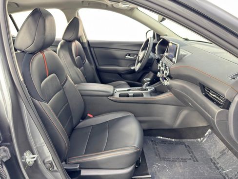 Used 2023 Nissan Sentra SR w/ SR Premium Package FWD image 15