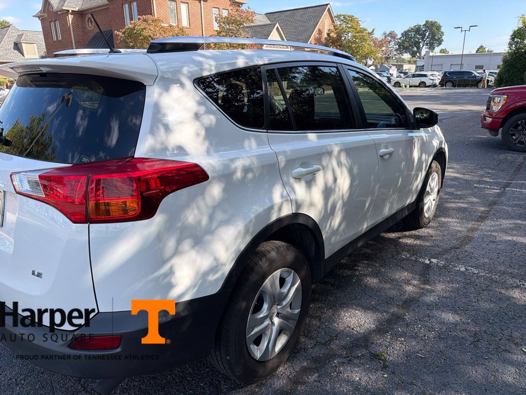 Used 2015 Toyota RAV4 LE FWD image 4