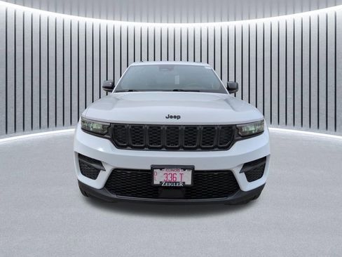 Used 2023 Jeep Grand Cherokee Altitude image 18