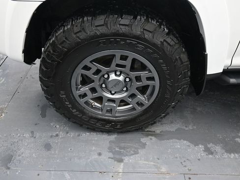 Used 2020 Toyota 4Runner Venture image 14