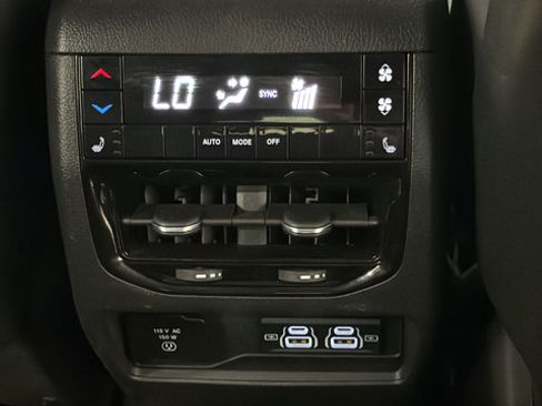Used 2023 Jeep Grand Cherokee L Limited AWD/4WD image 35