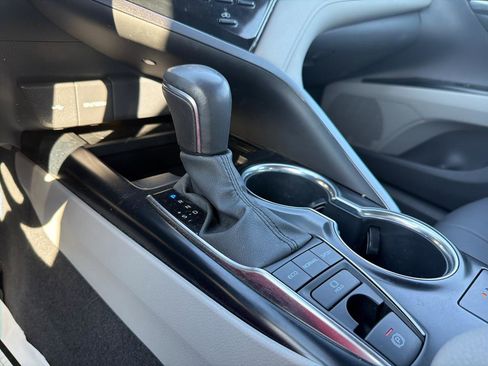 Used 2020 Toyota Camry XLE image 23