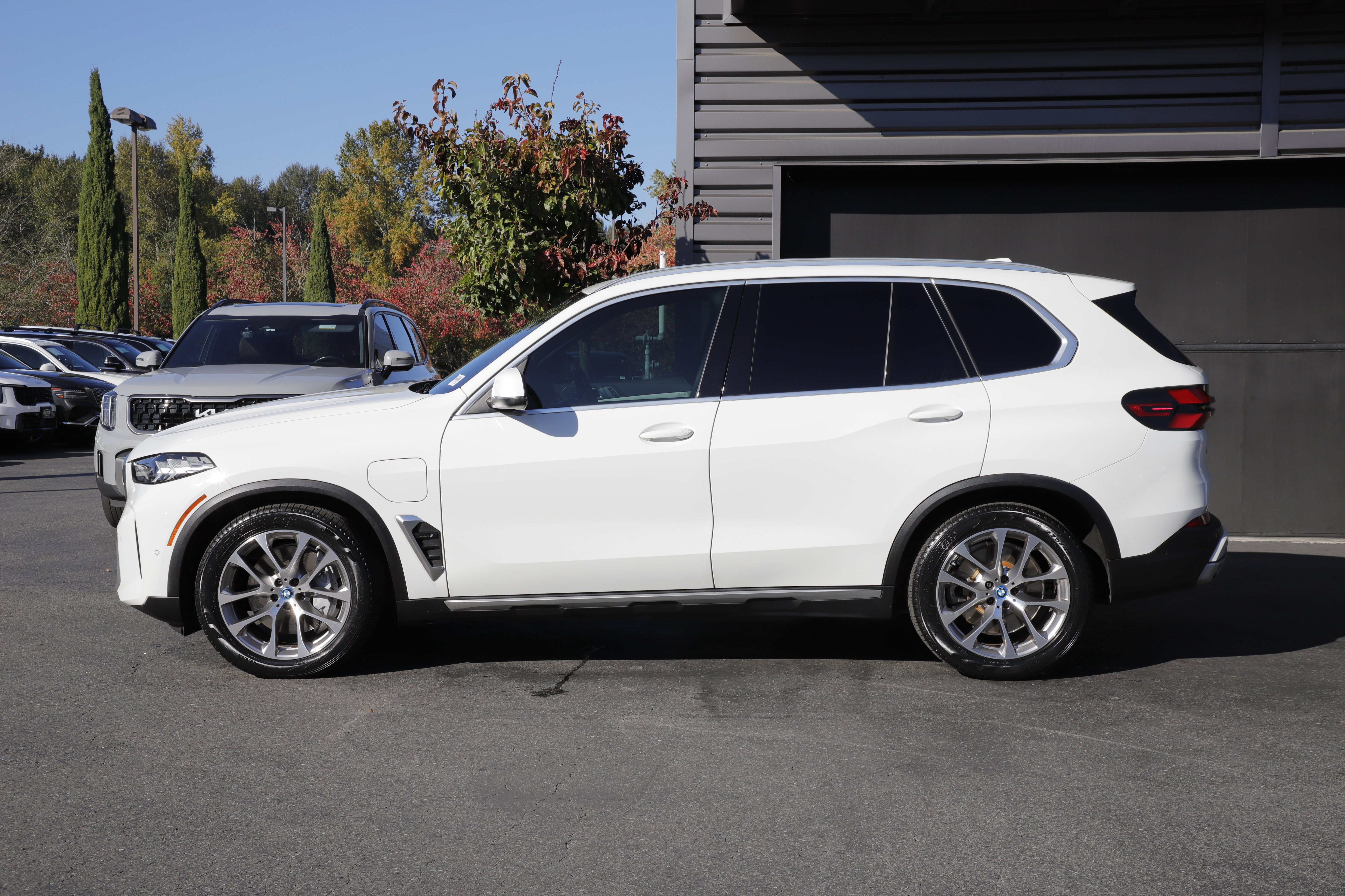 Used 2024 BMW X5 xDrive50e w/ Climate Comfort Package AWD/4WD image 5
