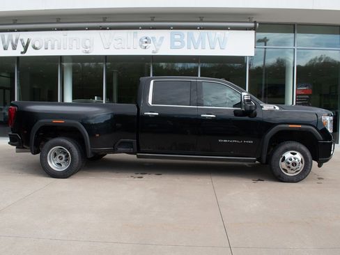 Used 2023 GMC Sierra 3500 Denali w/ Denali Ultimate Package AWD/4WD image 3