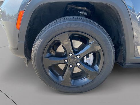 Used 2025 Jeep Grand Cherokee L Altitude AWD/4WD image 29