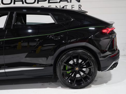Used 2022 Lamborghini Urus AWD/4WD image 34