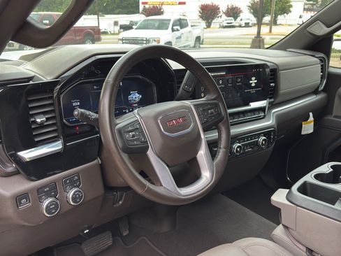 Used 2025 GMC Sierra 1500 SLT AWD/4WD image 11