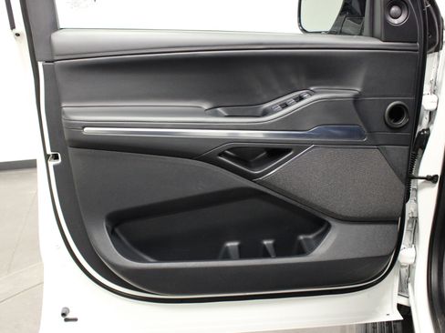 Used 2025 Lincoln Navigator Reserve image 13