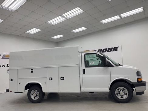 New 2026 Chevrolet Express 3500 w/ Power Convenience Package RWD image 4
