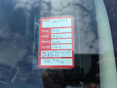 Used 2021 Toyota Corolla LE w/ LE Convenience Package image 11