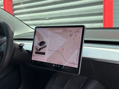 Used 2021 Tesla Model 3 Performance image 22