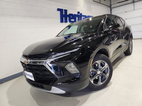 Used 2025 Chevrolet Blazer LT image 1