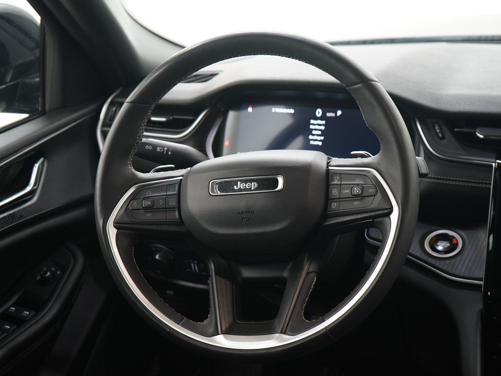 Used 2024 Jeep Grand Cherokee Altitude AWD/4WD image 17