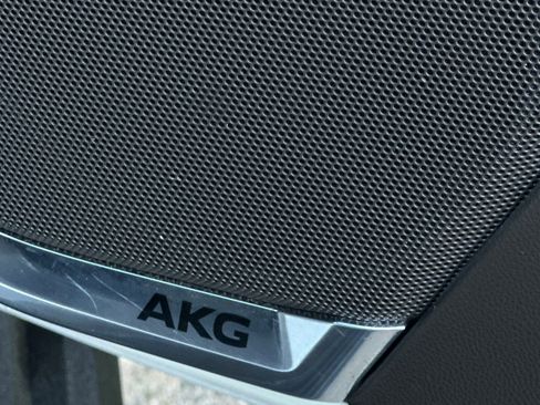 Used 2022 Cadillac Escalade Premium Luxury w/ Performance Package image 30