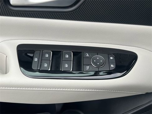 Certified 2025 Nissan Murano SV image 16