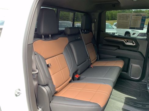 Used 2025 Chevrolet Silverado 1500 High Country AWD/4WD image 46