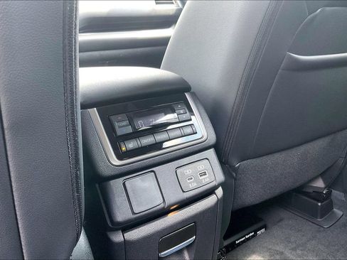 Used 2025 Subaru Ascent Limited AWD/4WD image 40