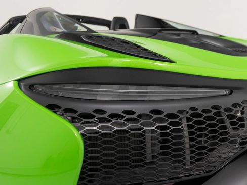 Used 2025 McLaren Artura Spider RWD image 40