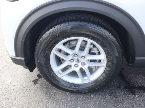 New 2026 Ford Explorer Active RWD image 18