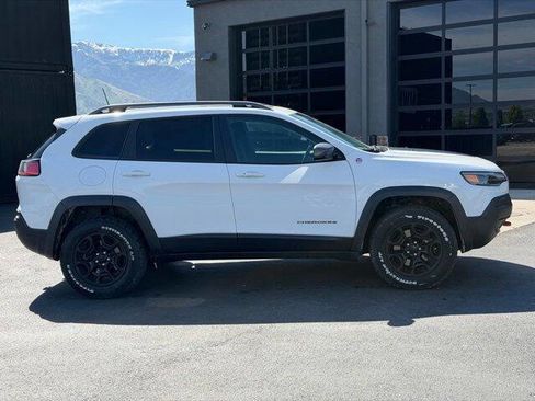 Used 2019 Jeep Cherokee Trailhawk AWD/4WD image 3