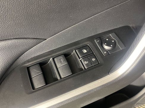 Used 2021 Toyota RAV4 LE AWD/4WD image 13
