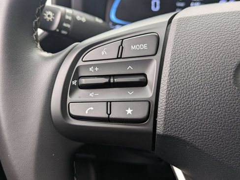 Used 2025 Hyundai Venue SEL FWD image 14