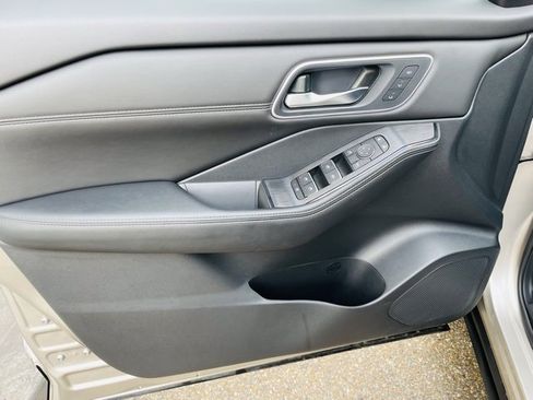 Used 2024 Nissan Rogue Platinum w/ Platinum Premium Package image 28