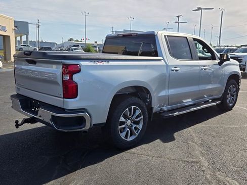 Used 2022 Chevrolet Silverado 1500 LT AWD/4WD image 3