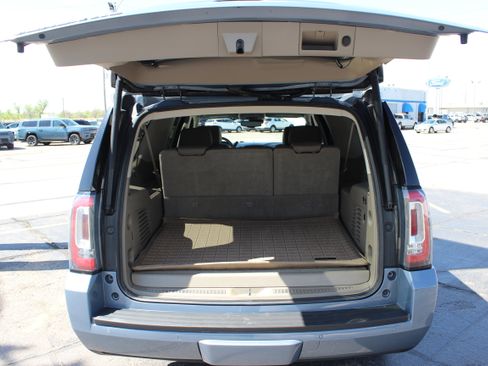 Used 2016 GMC Yukon XL SLT w/ Open Road Package AWD/4WD image 11