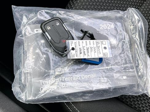 Used 2024 GMC Terrain SLE AWD/4WD image 14