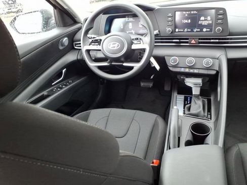 New 2026 Hyundai Elantra SE FWD image 4