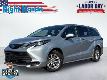 Used 2025 Toyota Sienna LE