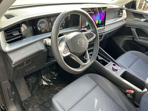 New 2026 Volkswagen Tiguan SE image 14