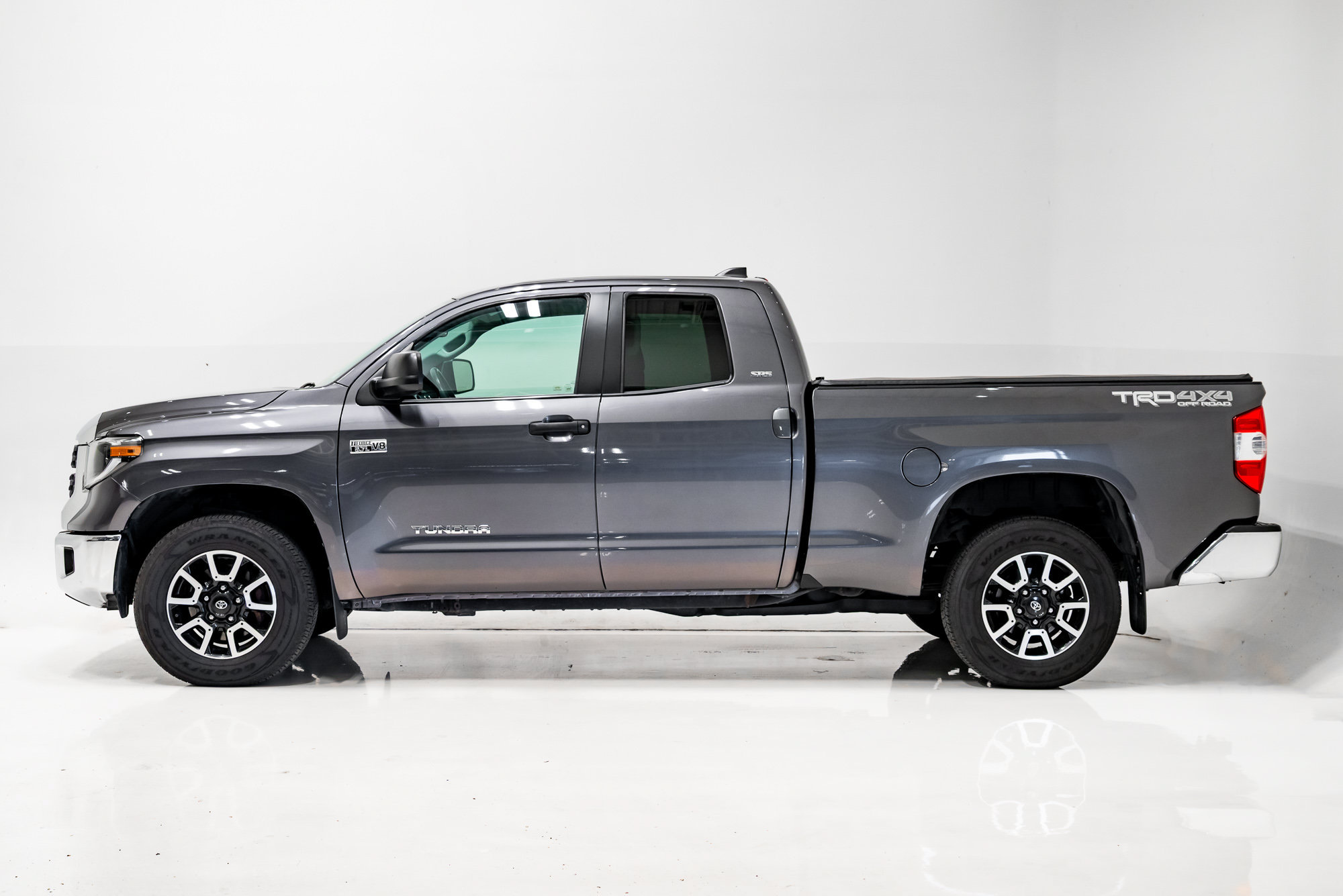 Used 2020 Toyota Tundra SR5 w/ TRD Off-Road Package AWD/4WD image 24