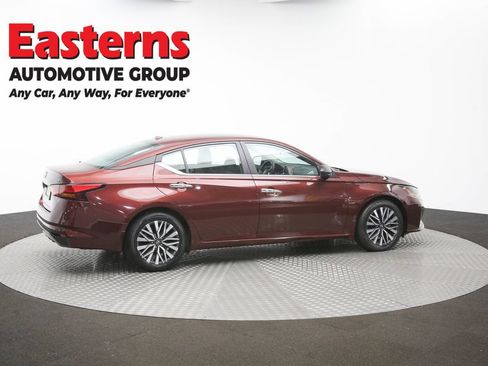 Used 2024 Nissan Altima 2.5 SV FWD image 41