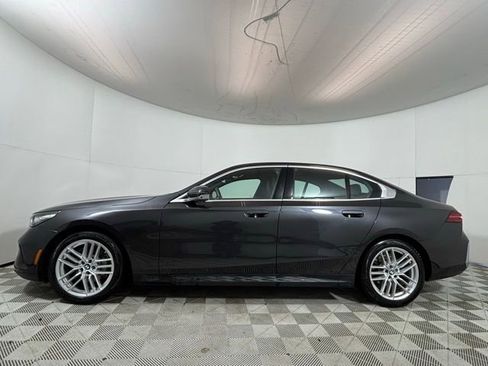 Used 2024 BMW 530i xDrive w/ Premium Package AWD/4WD image 4